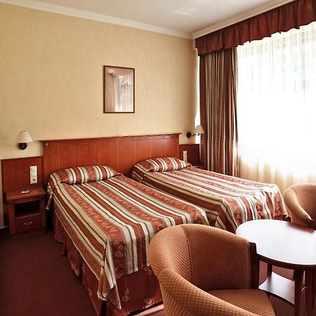 Hotel Central Pécs Esterno foto
